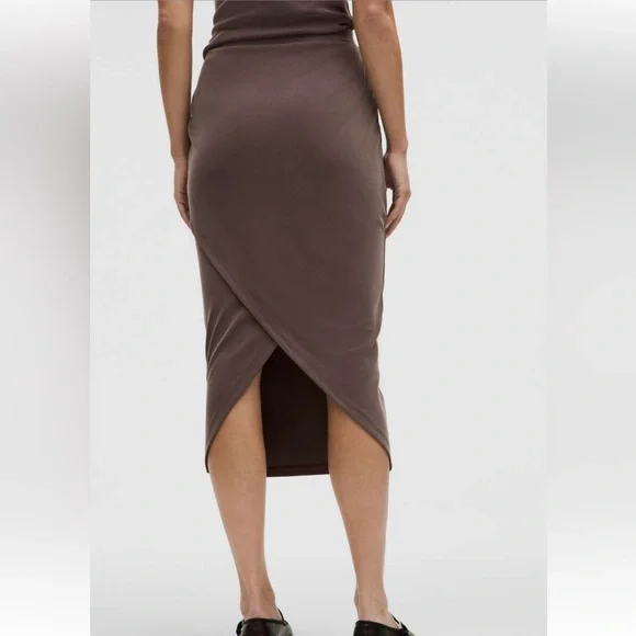 Lululemon Sz. Med. Drapey Softstreme Column MIDI Skirt High Rise $118 MSRP NWT - Picture 2 of 8